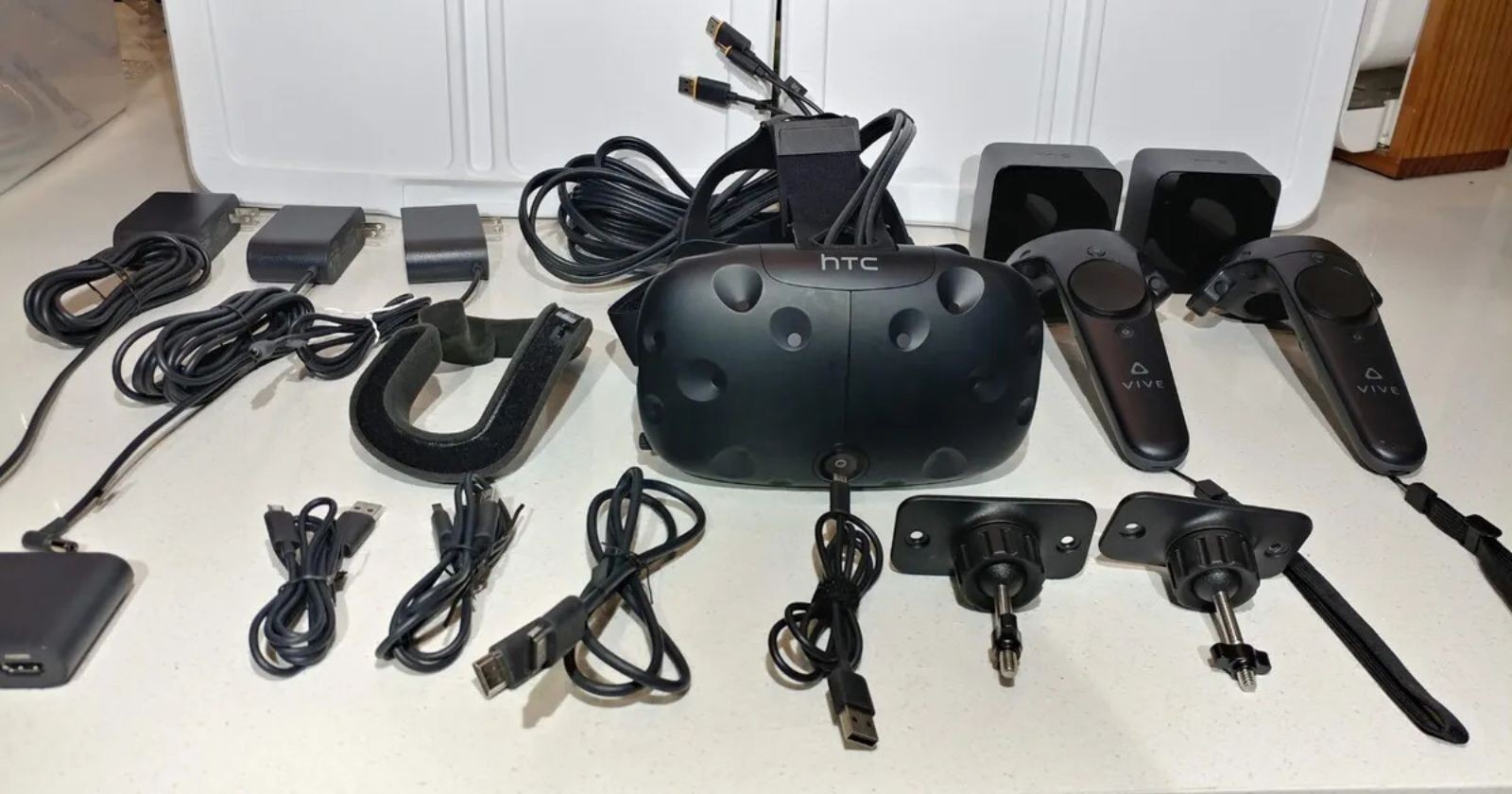 HTC-Vive-Assembly